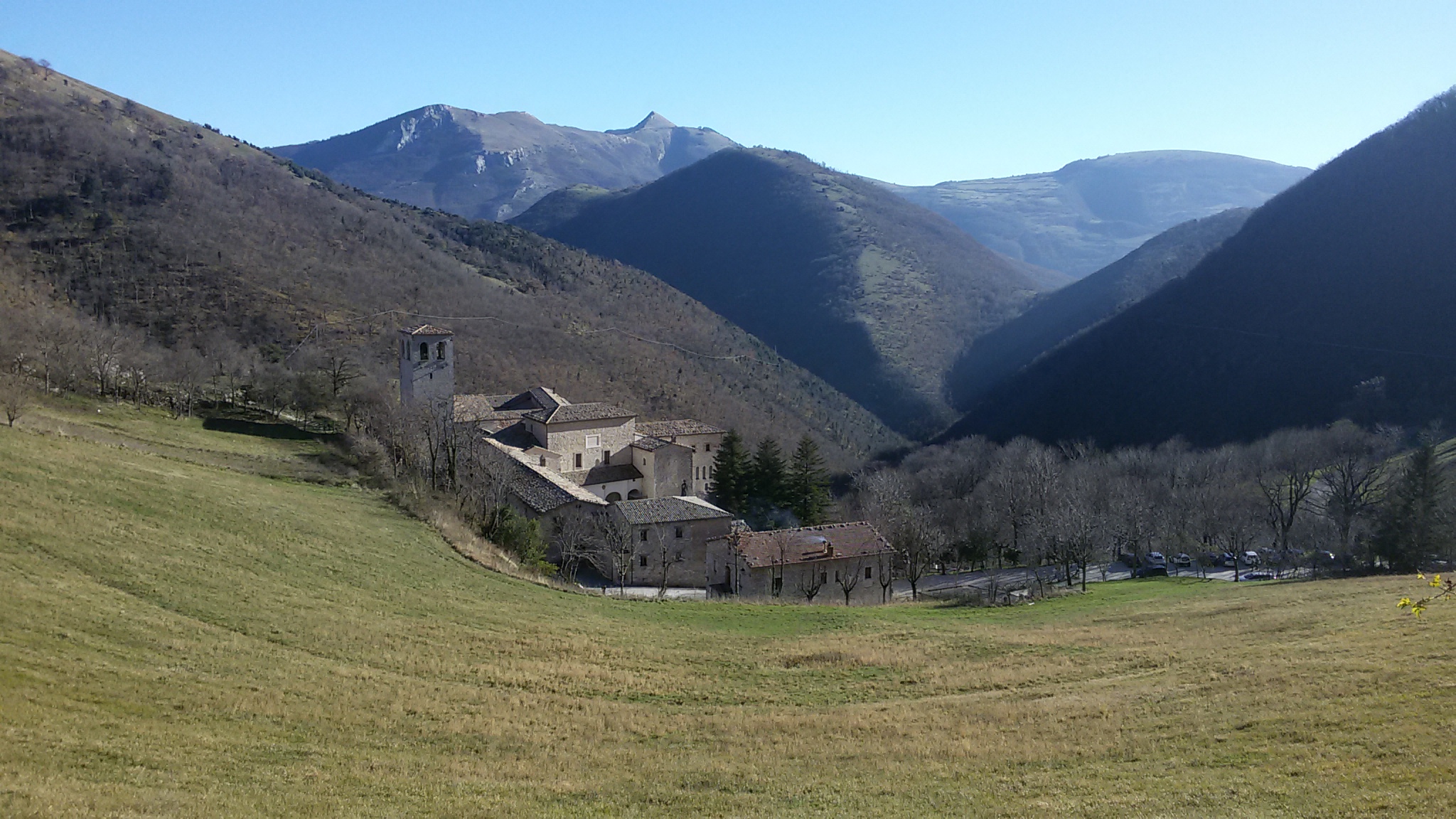 Fonte Avellana, il Catria e i Mercatini di Natale