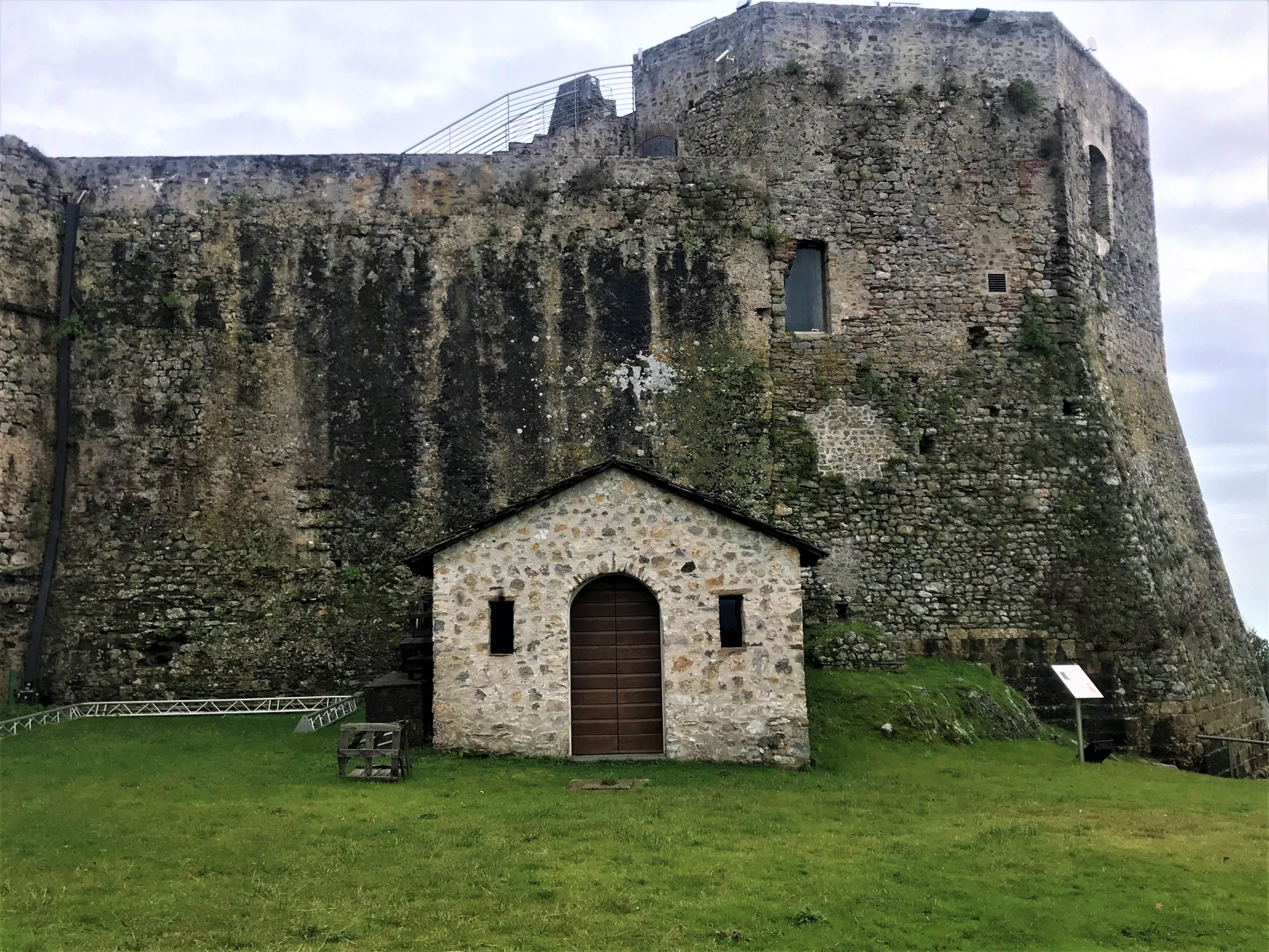 Il Castello Aghinolfi di Montignoso tra storia e tradizioni