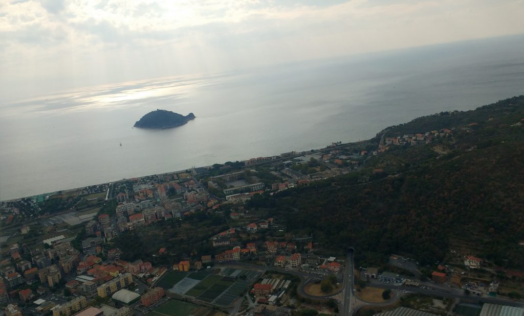 Dalla Via Julia Augusta al Monte Bignone un trekking sui panoramici crinali tra Albenga e Dalla Via Julia Augusta al Monte Bignone un trekking sui panoramici crinali tra Albenga e