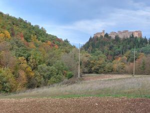 Precicchie, la chiesa nella grotta e la Vallacera