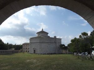 Anello da Cupi a Macereto, apertura dei pecorini stagionati e pranzo in caseificio