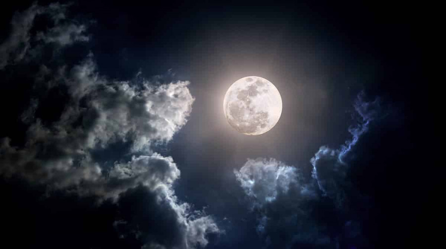 La magia di Canfaito tra le ultime ore del giorno e una notte di luna piena