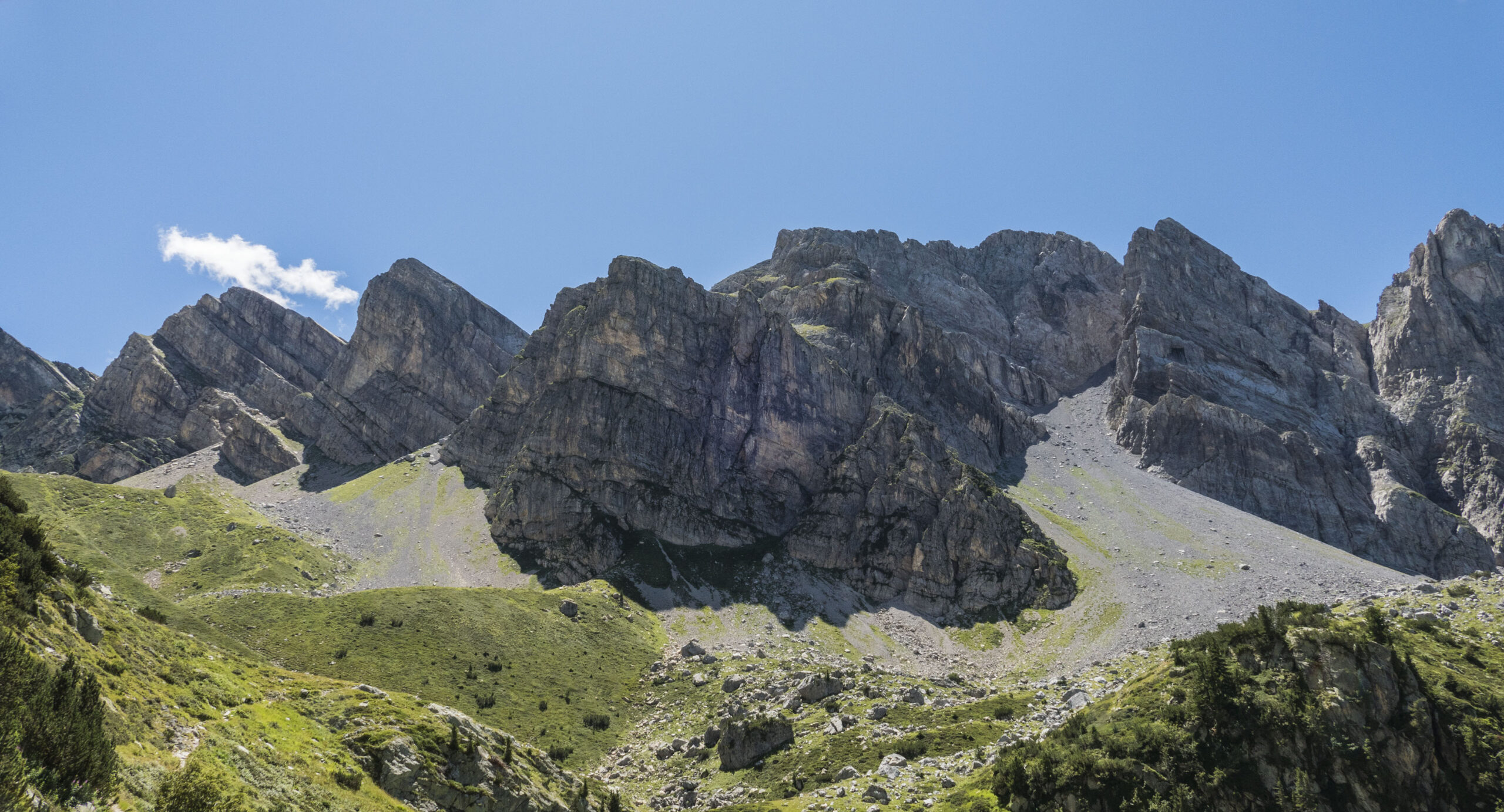 Rifugio Garelli e l'anello dei Laghetti del Marguareis