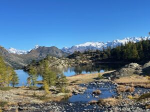 Trekking al Rifugio Barbustel: escursione tra laghi alpini nel Parco Naturale del Mont Avic